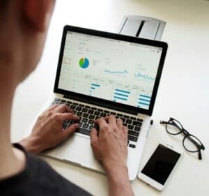 Czym jest programmatic? Jakie zalety mają takie kampanie?