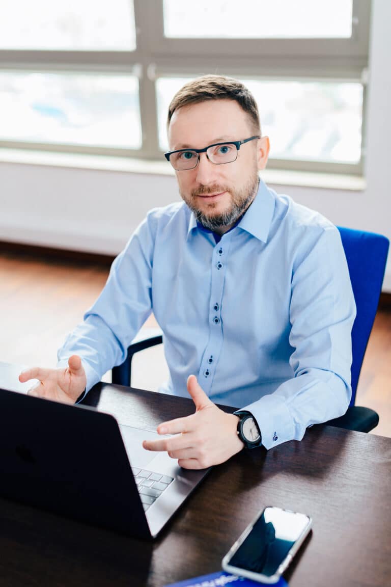 Prowadzący szkolenie SEO - Paweł Gontarek