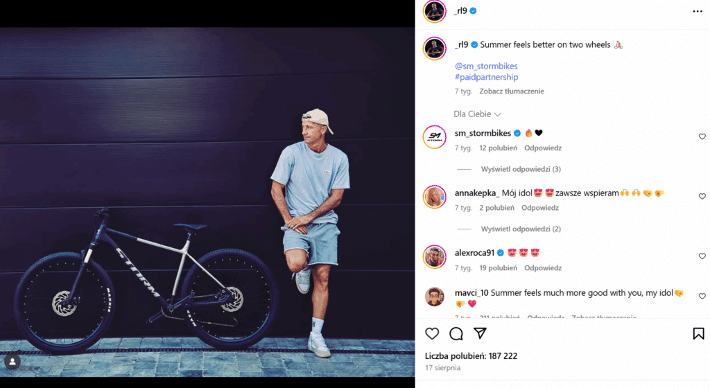Robert Lewandowski promujacy rowery marki storm